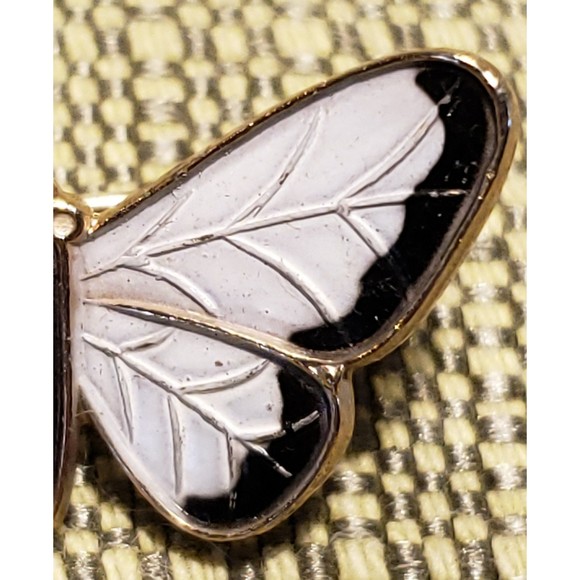 Vtg Unsigned Butterfly In Flight Metal Pin In White, Black, Gold Color Accents - Picture 9 of 9